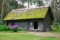 Skansen łotewskiego budownictwa drewnianego koło Rygi