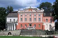Pałac w Kurozwękach