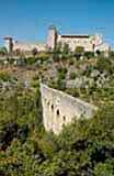 娄redniowieczny most i zamek w Spoleto