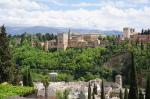 Widok na Alhambrę, w głębi Sierra Nevada.