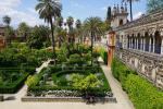 Ogrody pałacowe w Sewilli.