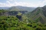 Garni, widok na kenion rz. Azat.