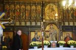 Śiątkowa Mała - ks. Proboszcz przed ikonostasem.