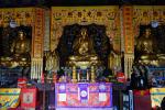 W środku  Budda Sakyamuni.