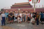 Pekin - nasza grupa przed Bram膮 Niebia艅skiego Spokoju.