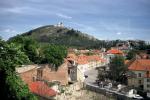 Malowniczy Mikulov, góruje nad nim Svaty Kopecek.