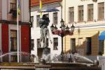 Fontanna 'Pocałunek' na rynku w Tartu (Dorpacie)