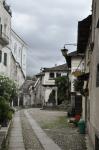 Uliczka na wyspie San Giulio