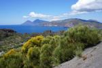 Widoczne: Lipari i Salina, w głębi po lewej.