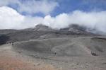 Widok w kierunku g艂贸wnego krateru Etny.